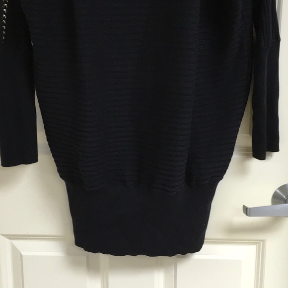 Sweater - Picture 2 of 6